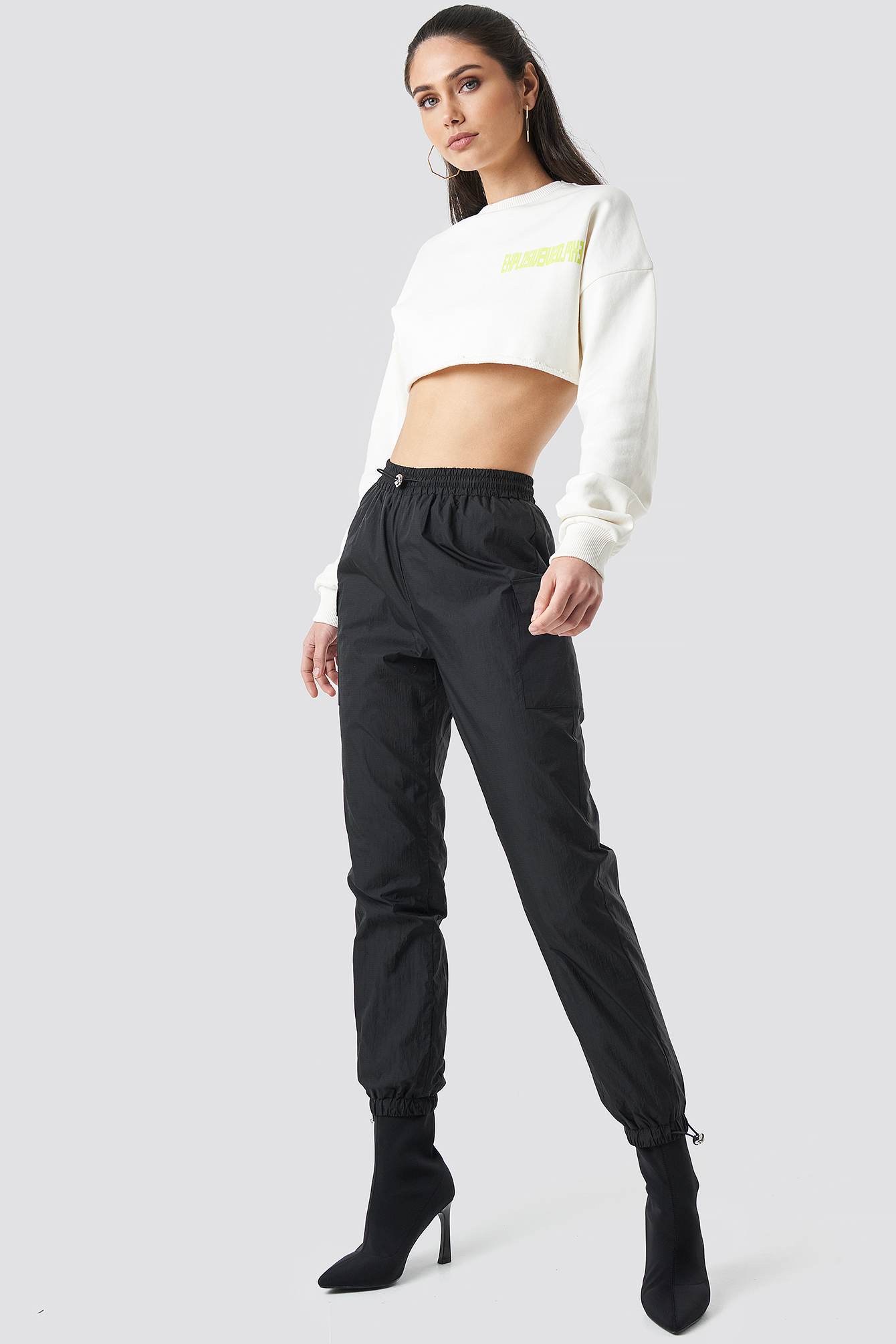 black pants with side pockets