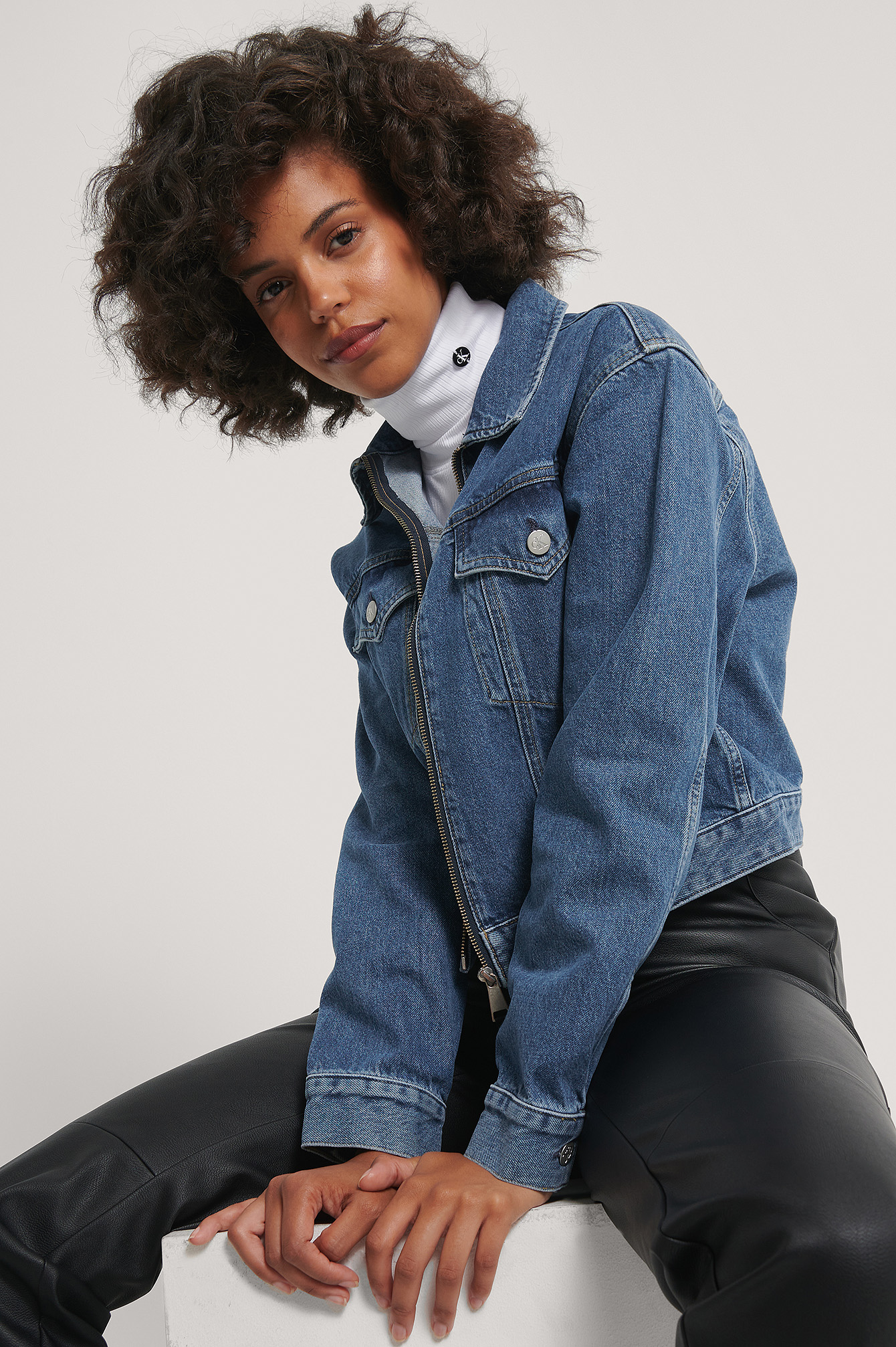 blue denim jacket cropped