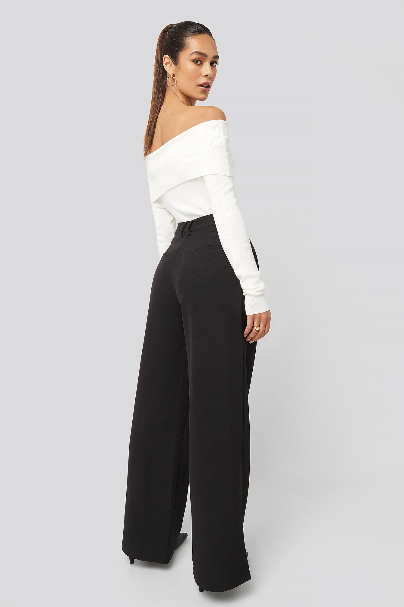 outfits with black flowy pants
