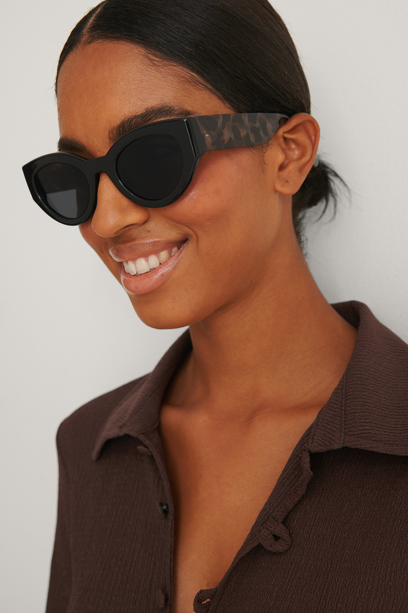 Black/White Contrast Temple Sunglasses