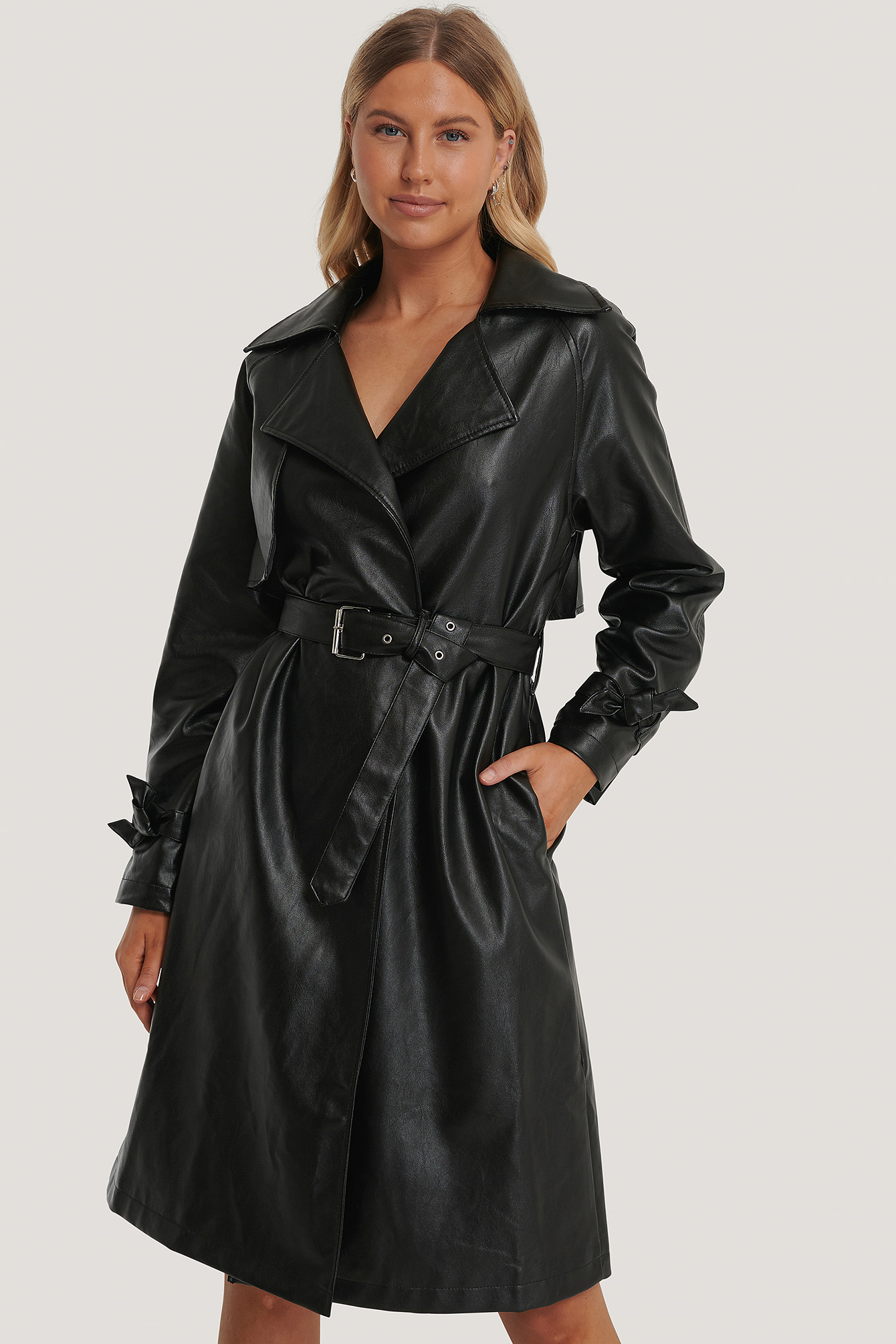 black pu trench