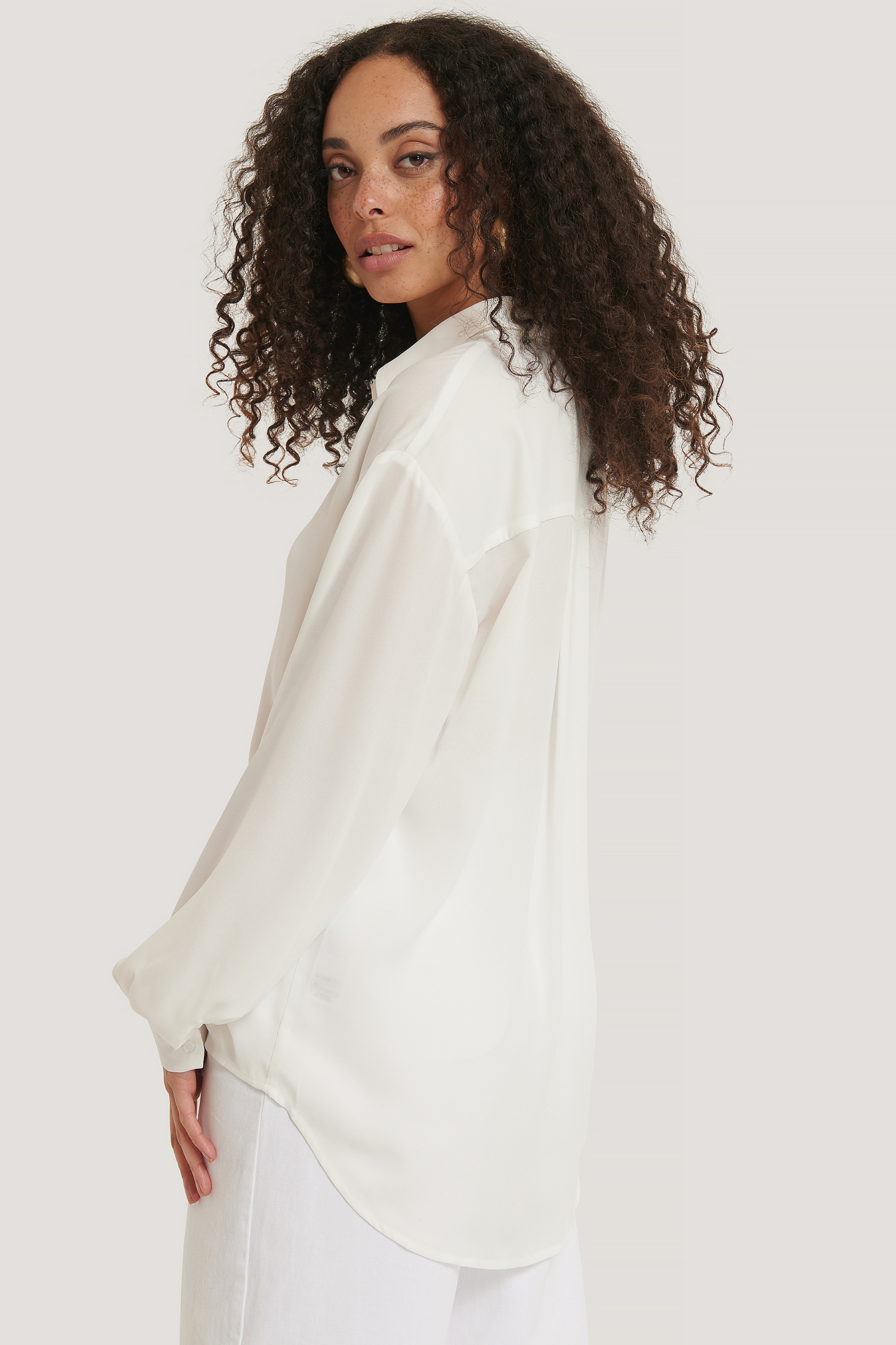 blue jeans and black shirt outfit