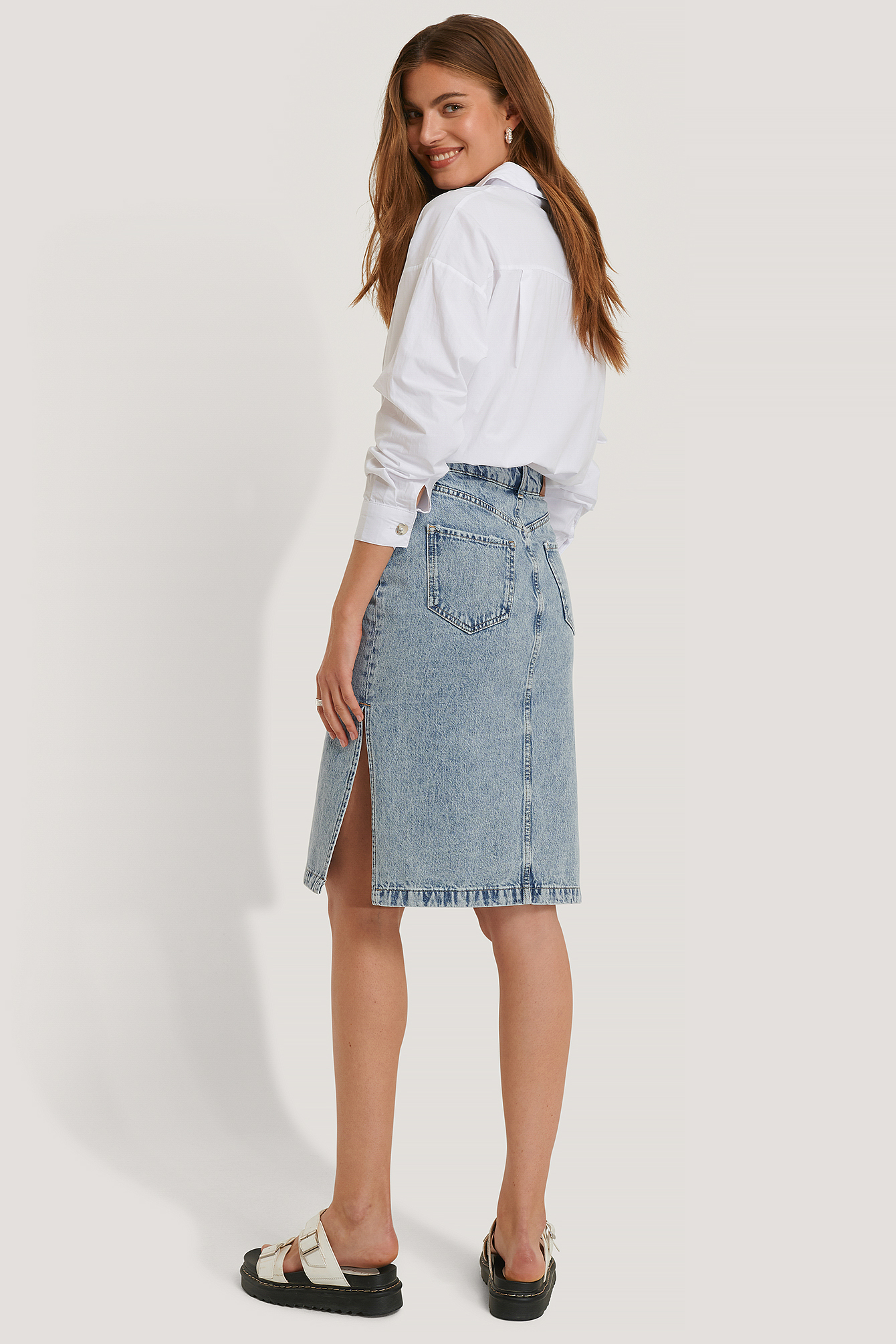 knee length denim skirt outfit