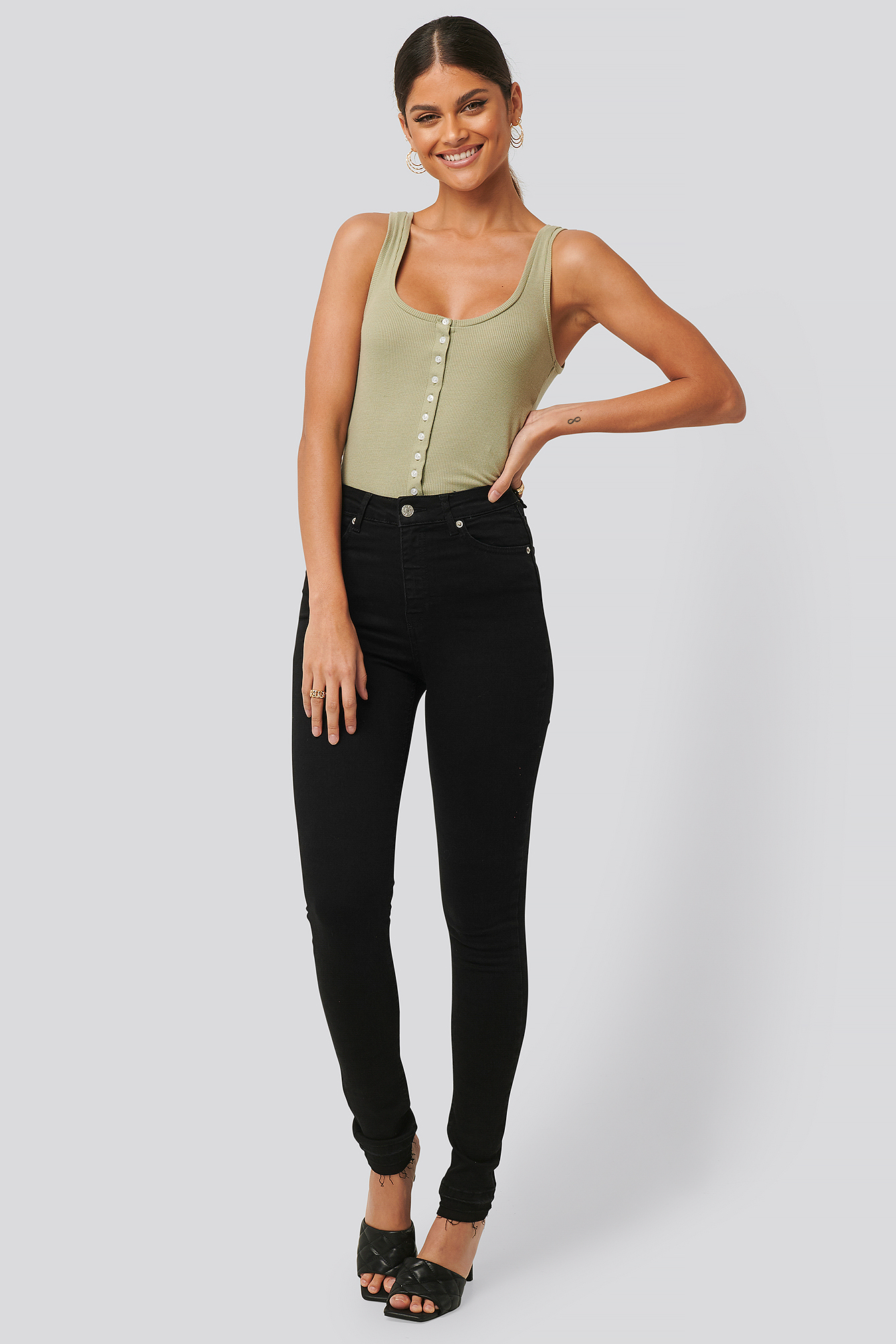 open hem jeans