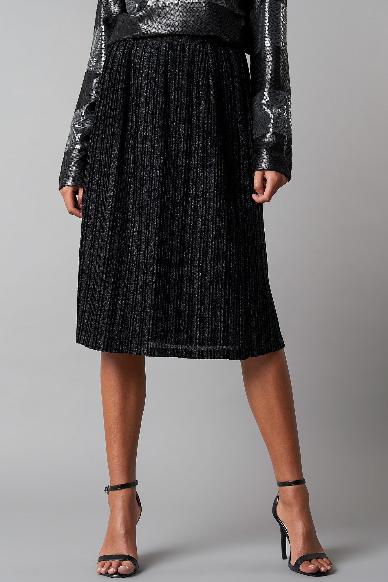 Sparkling Pleated Midi Skirt Black | na-kdlounge.com