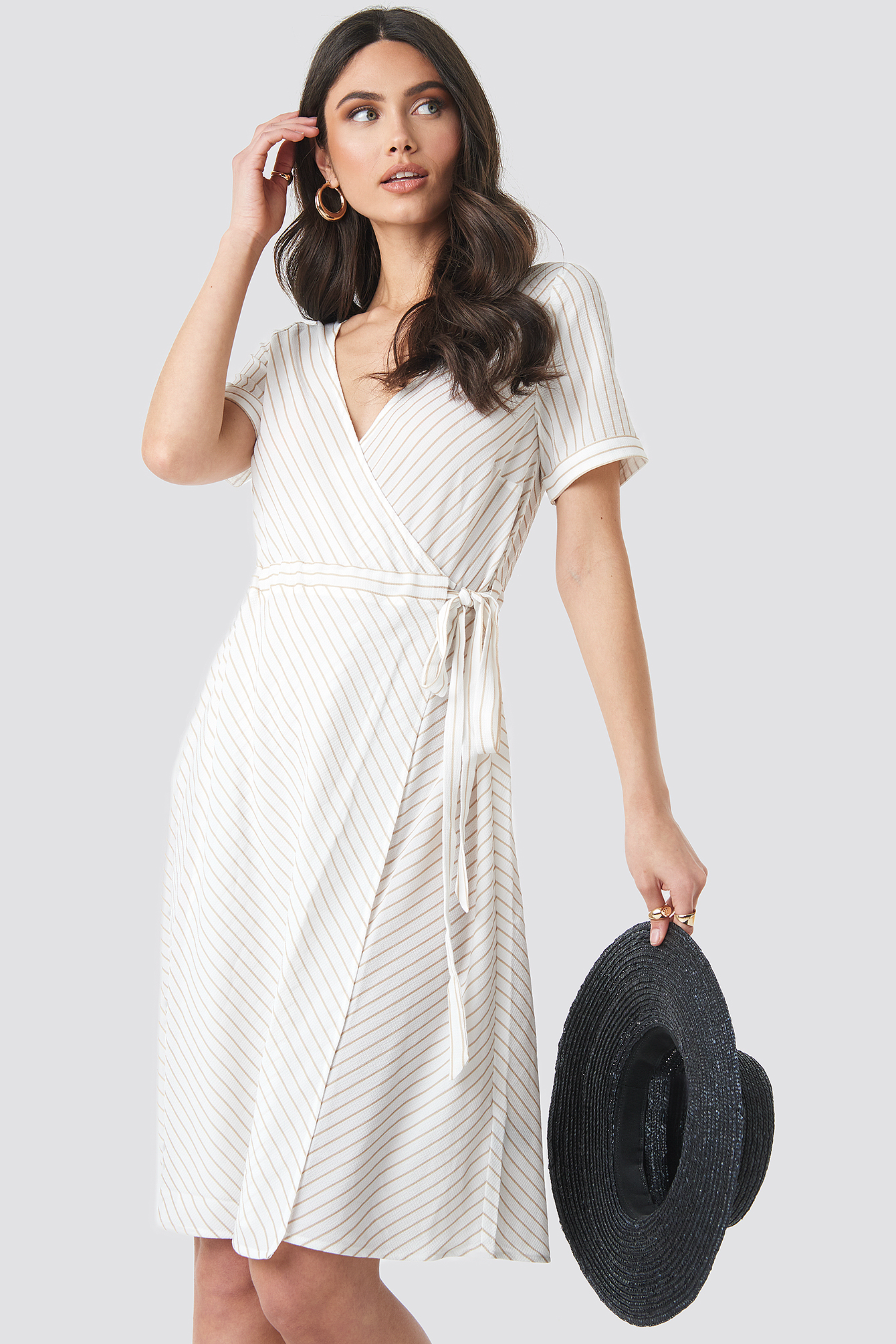 overlapping short gown style