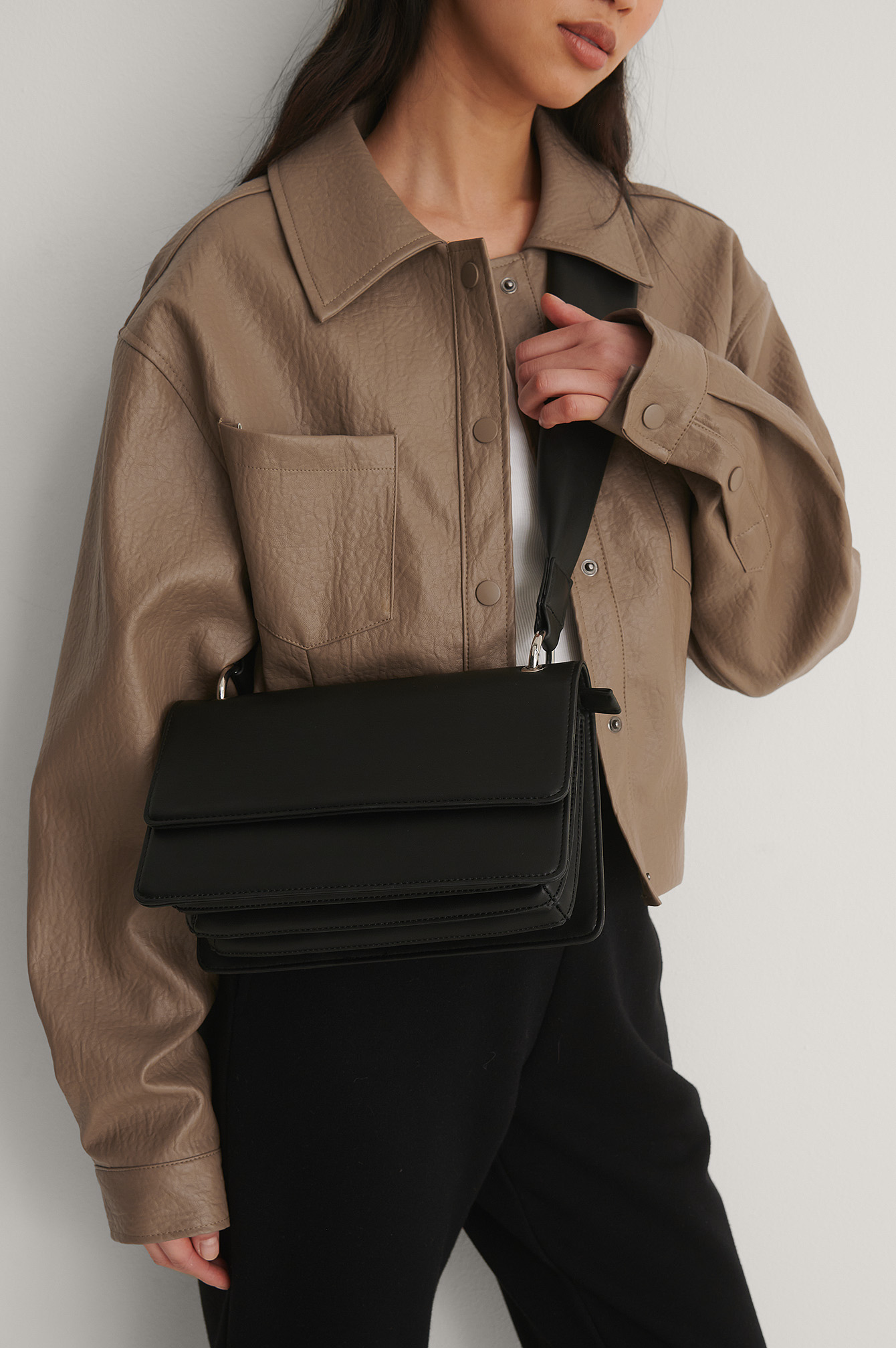 Wide Strap Crossbody Bag Black