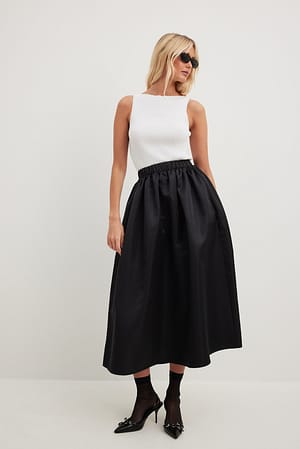 Black Voluminous Elastic Midi Waist Skirt