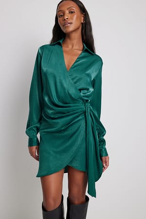 Emerald Green Kopertowa satynowa sukienka koszulowa